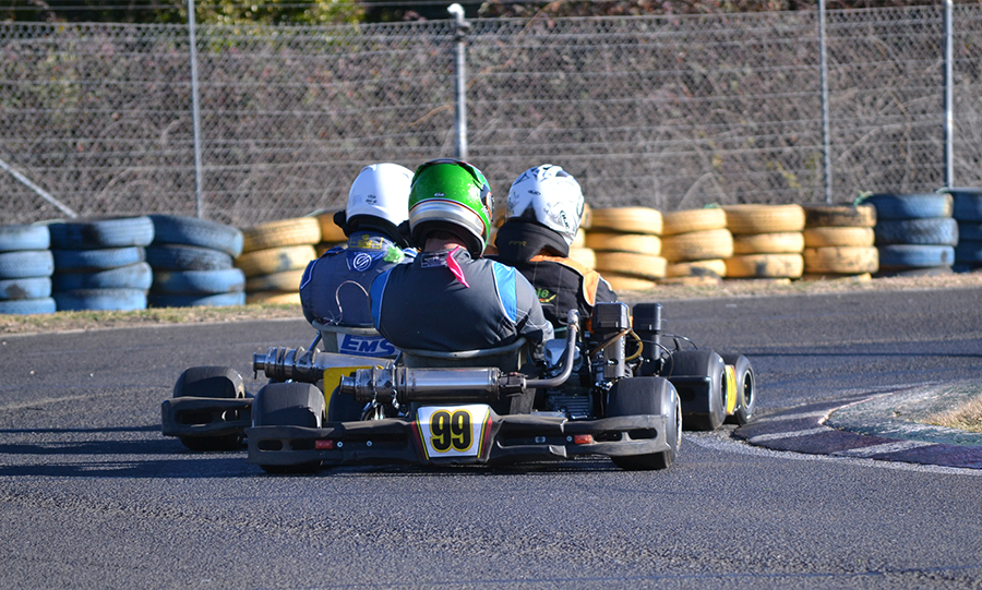 Competitive 4 Stroke Kart Racing